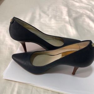 Michael Kors flex pump